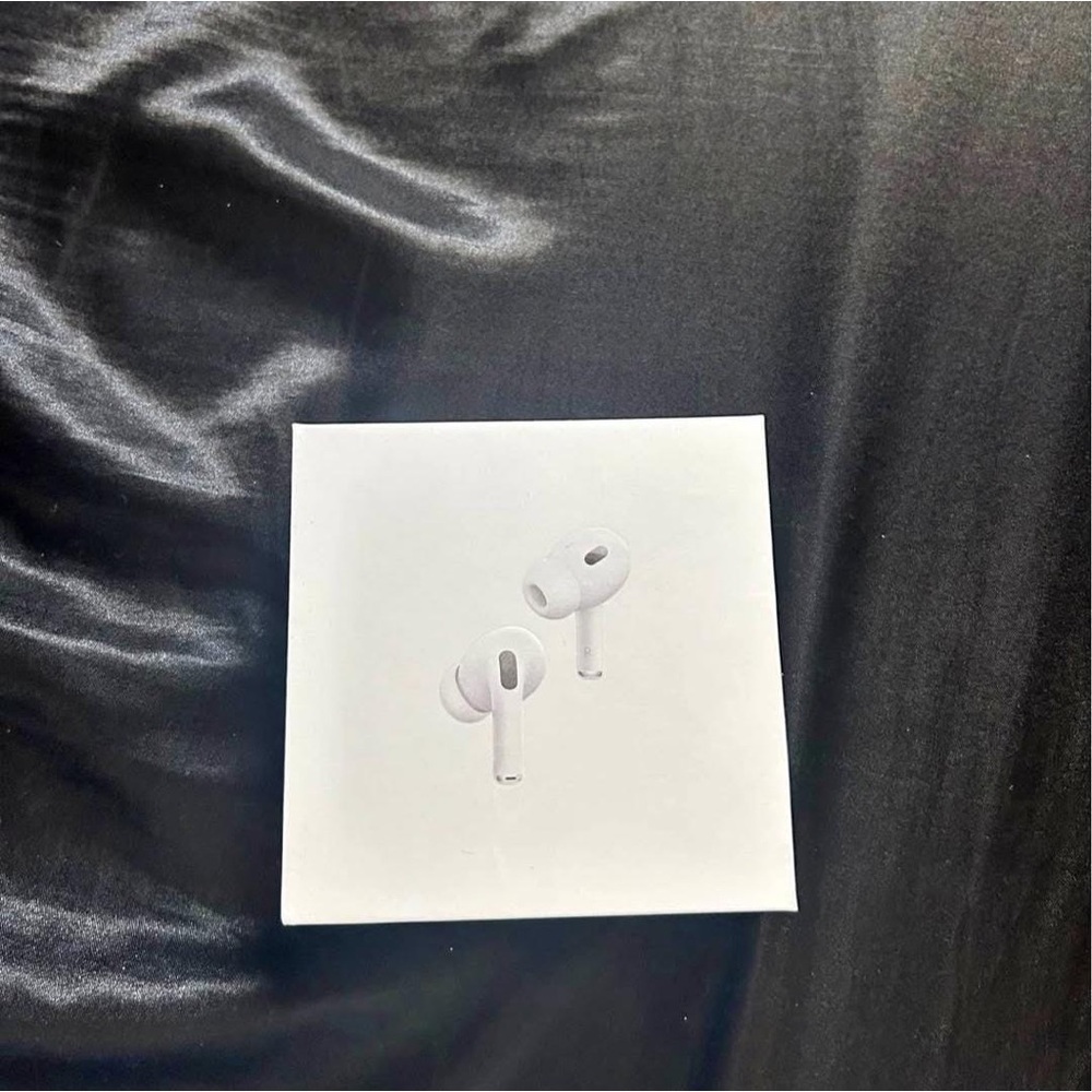 Apple AirPods Pro (2nd generation) with MagSafe Case (USB-C) - White.